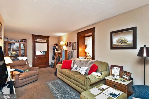 7757 Center St, Slatington PA 18080-3435 exterior