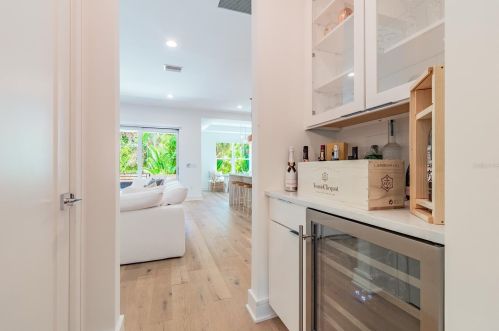 503 Davis Blvd, Tampa FL 33606-4012 exterior