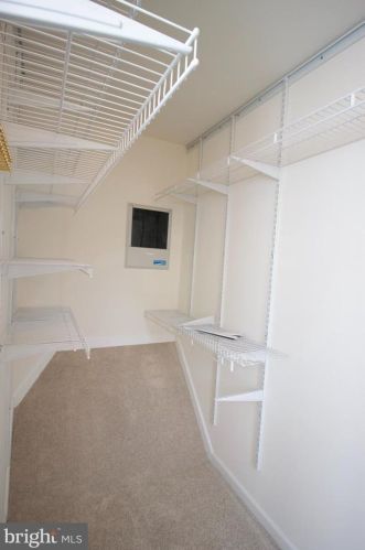 5082 Donovan Dr, Alexandria VA 22304-7755 exterior