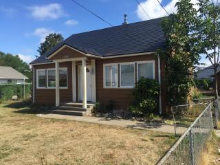 2704 141st Ave, Portland OR  97236-2838 exterior