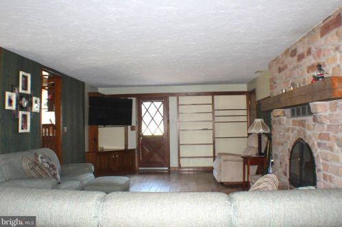 1037 Bollinger Rd, Littlestown PA 17340-9602 exterior