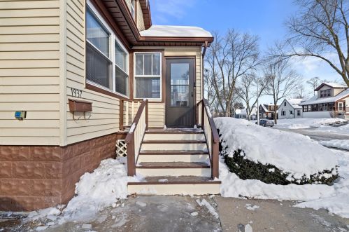 1937 95th St, Milwaukee WI  53227-1414 exterior