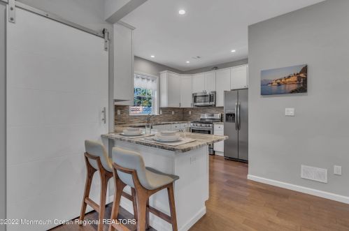 33 Avenue C, Atlantic Highlands NJ  07716-1069 exterior