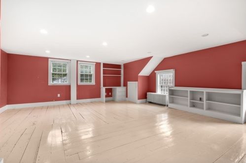 2 Brookshire Rd, Worcester MA 01609-1251 exterior