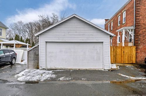 37 Walnut St, Enfield, CT 06082-3525