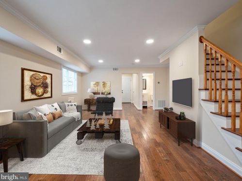 526 56th St, Washington, DC 20019-6716