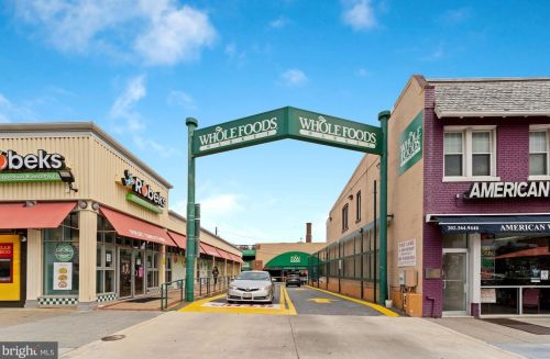 2904 Upton St, Washington DC 20008-1151 exterior