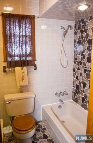 89 Clinton Pl, East Rutherford NJ 07073-1323 exterior