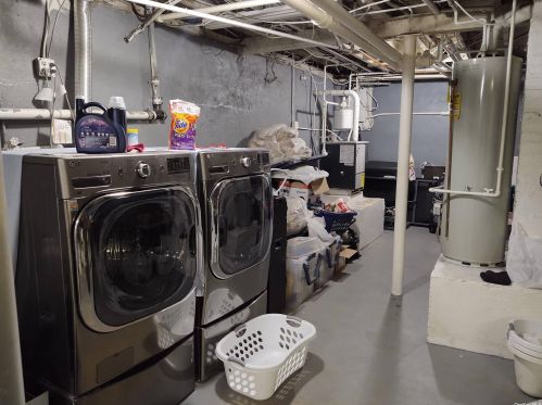 179 Mineola Ave, Valley Stream NY 11580-5804 exterior