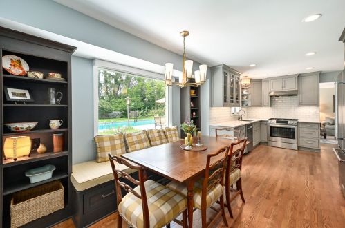 6855 Lk Dr, Milwaukee WI 53217-3622 exterior