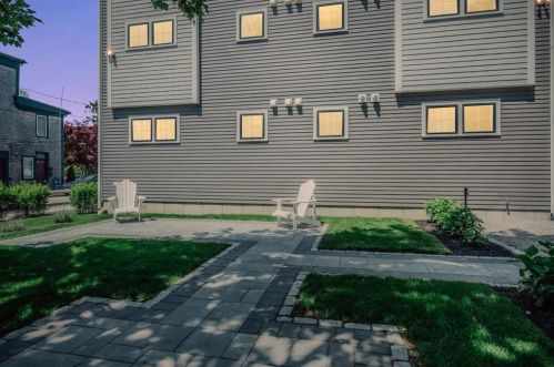 20 Bowery St, Middletown RI 02840-3562 exterior