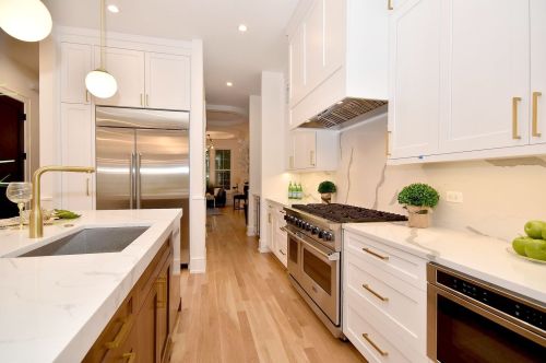 4841 Oakley Ave, Chicago IL 60659-5208 exterior