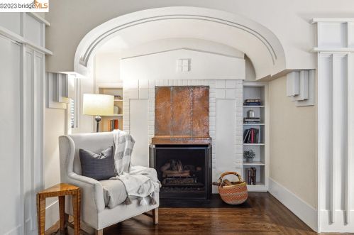 2710 Claremont Blvd, Berkeley, CA 94705-1322