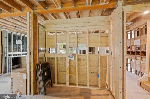 5121 Klingle St, Washington DC  20016-2654 exterior