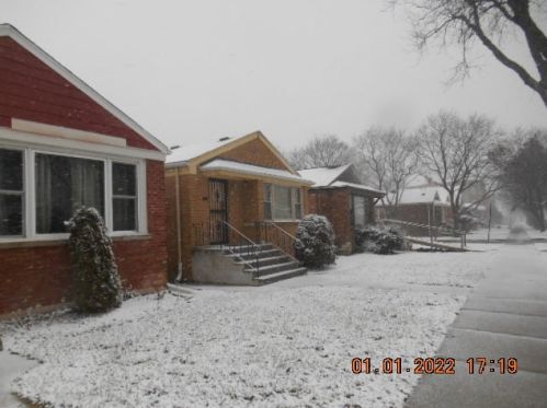 7406 Maplewood Ave, Chicago, IL 60645-1606