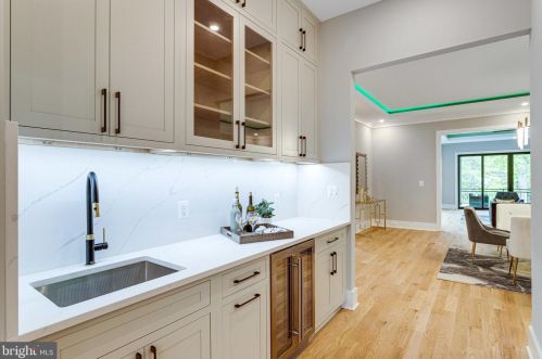 1520 Brookhaven Dr, Mc Lean VA  22101-4127 exterior