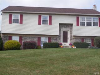 3907 Eagle Cir, Slatington, PA 18080-3837