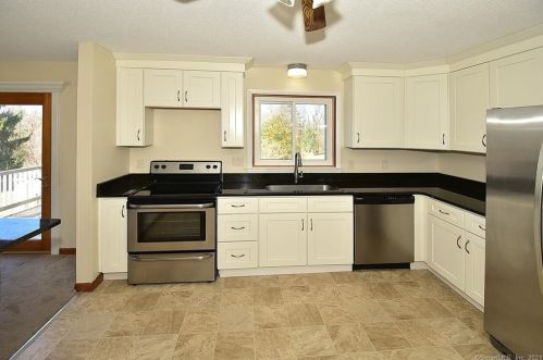 66 Kibbe Rd, Ellington CT 06029-2511 exterior