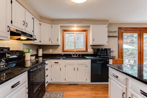 8221 Cleadis Ave, South Saint Paul MN 55076-3321 exterior