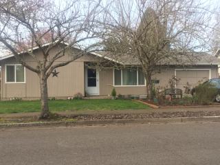 5122 Trevon St, Eugene OR  97402-1110 exterior