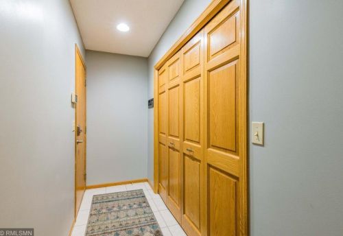 2224 Ariel St, Saint Paul MN 55109-2852 exterior