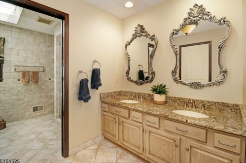 14 Marlin Dr, Whippany NJ exterior