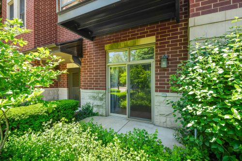 1351 Halsted St, Chicago IL 60607-5004 exterior