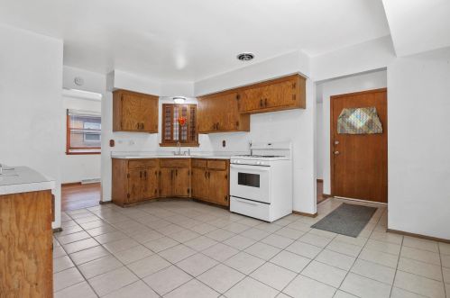 5667 91, Milwaukee WI 53225-2737 exterior