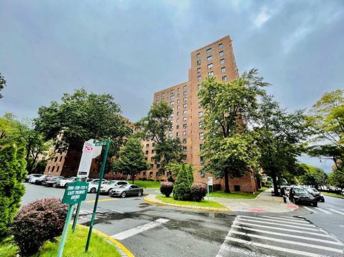 1605 Metropolitan Ave, Bronx, NY 10462-6202