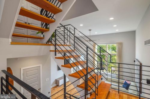 2040 Annin St, Philadelphia PA 19146-3006 exterior