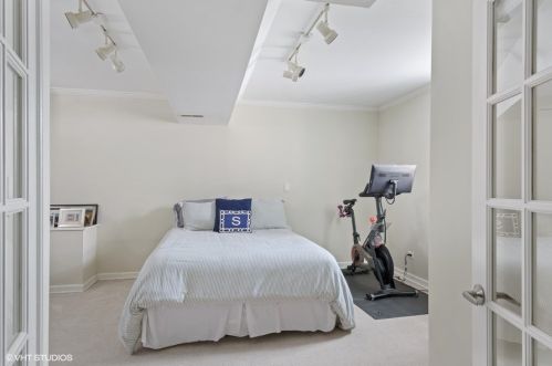 1828 Barry Ave, Chicago IL 60657-2042 exterior