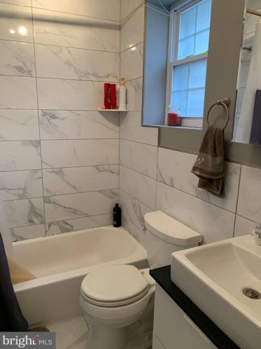 1411 19 St, Philadelphia PA 19146-4655 exterior