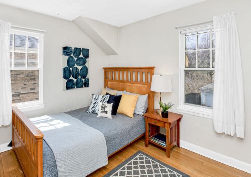 5537 Bay Rdg Ave, Milwaukee WI 53217-5104 exterior