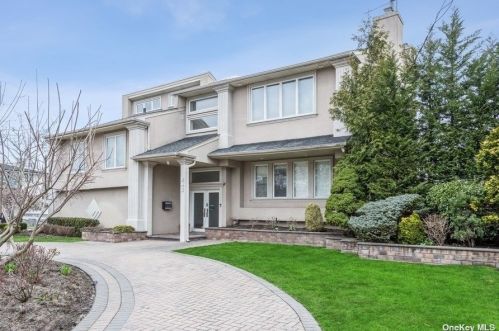846 Cliffside Ave, Valley Stream, NY 11581-3046
