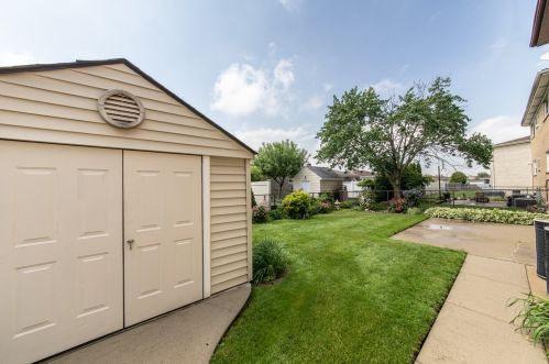 4558 Maria Ct, Chicago IL 60656-4255 exterior