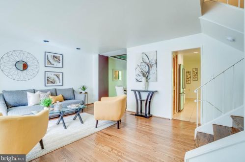 8007 Inverness Ridge Rd, Rockville, MD 20854-4012