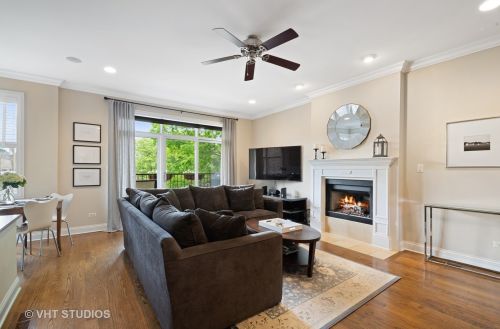 4950 Damen Ave, Chicago, IL 60625-1415