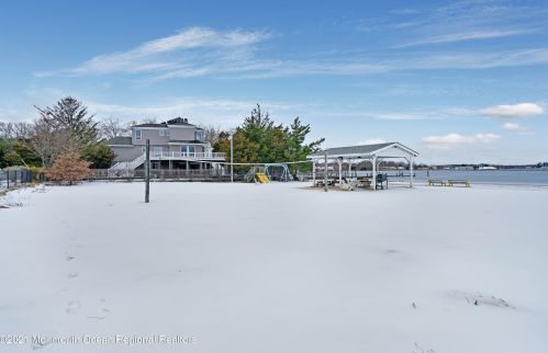 15 Glenwood Dr, Berkeley Township NJ 08721-1021 exterior