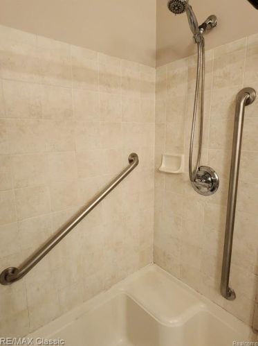 22105 Alexa Dr, Walled Lake MI  48390-5842 exterior