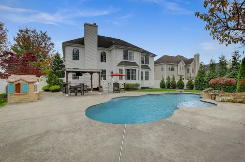 11 Palamino Dr, Jackson Twp NJ 08527-1383 exterior