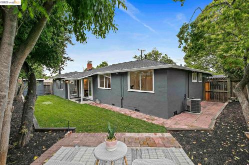 3213 Ida Dr, Concord CA  94519-2136 exterior