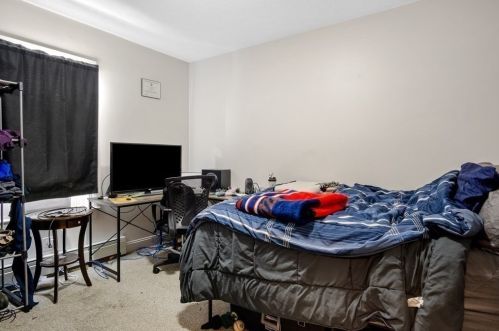 67 Catharine St, Worcester MA 01605-2708 exterior