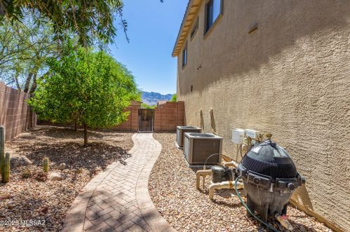 11779 Mesquite Holw Dr, Tucson AZ 85737-7350 exterior