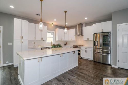 6 Dayton Rd, Edison NJ  08817-4007 exterior