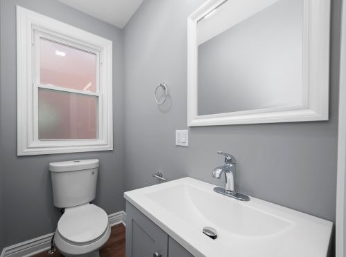 8247 Oglesby Ave, Chicago IL  60617-1927 exterior