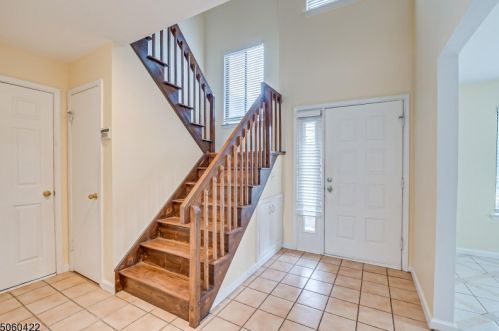 71 Park Gate Dr, Edison NJ  08820-4032 exterior