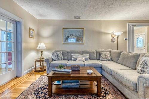 51 7 St, Valley Stream NY 11581-1255 exterior