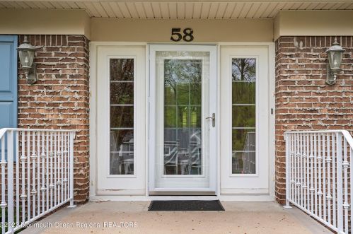 58 Foxwood Run, Middletown, NJ 07748-2428