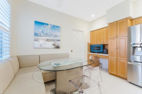 5787 Persimmon Way, Naples FL 34110-2320 exterior