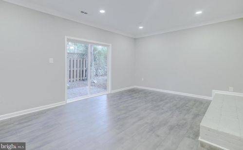 8901 Linton Ln, Alexandria VA 22308-2438 exterior